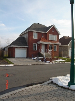 Maison en briques rouges